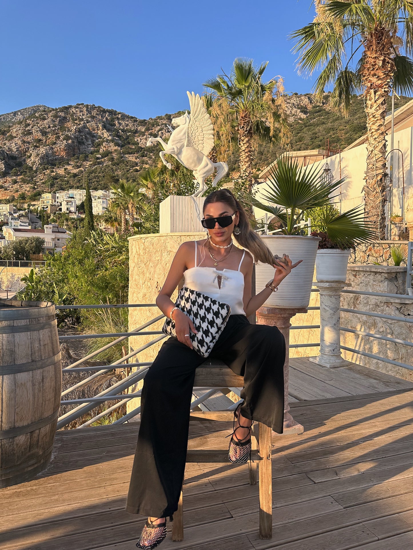 Saten Dökümlü Siyah Pantolon