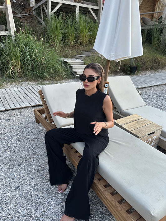 Kendine Siyah Takım