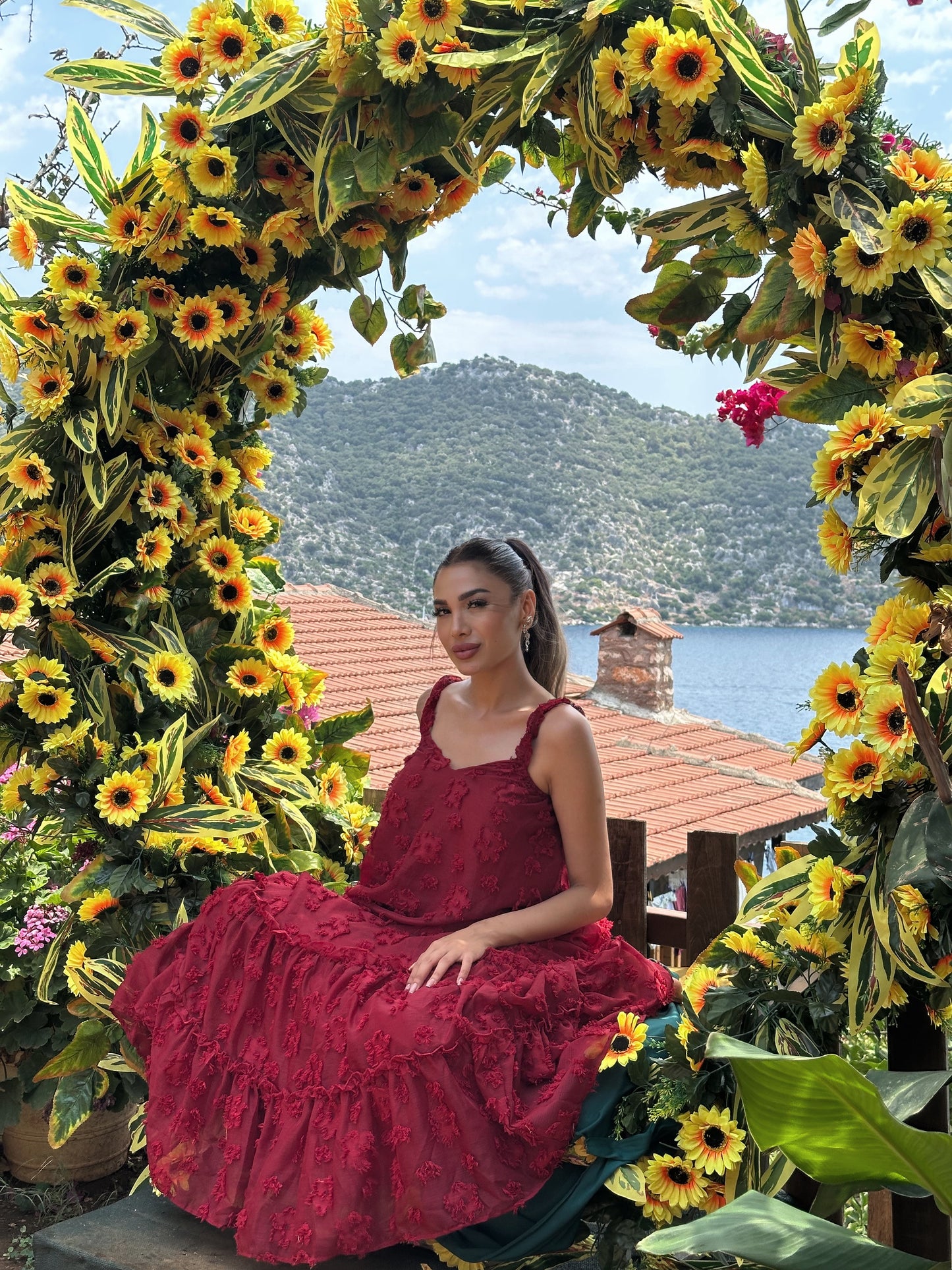 Dantel Katlı Bordo Elbise